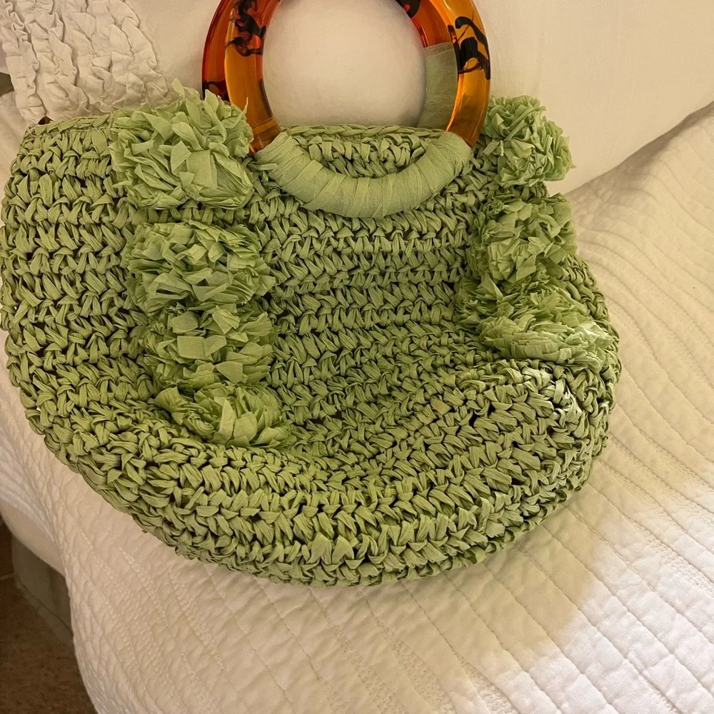 Green Rafia Handbag with Tortoise Shell Handle. Will accommodate shoulder strap! - Picture 3 of 7
